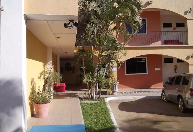 ホテル Plaza Los Arcos