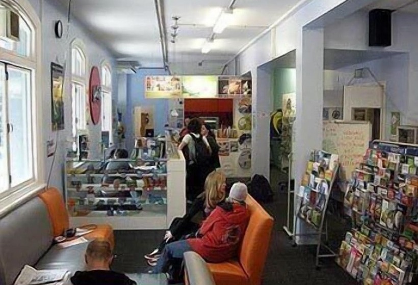 בית מלון כפרי Surf N Snow Backpackers