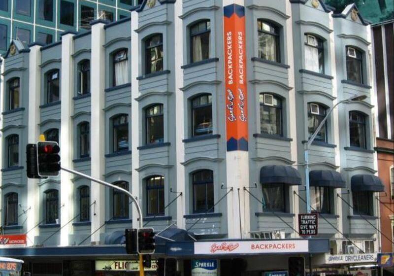 בית מלון כפרי Surf N Snow Backpackers