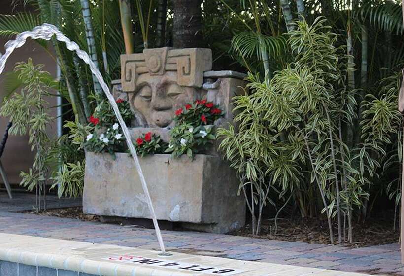 Отель The Cabanas Guesthouse & Spa   Gay Resort Catering To Gay Men