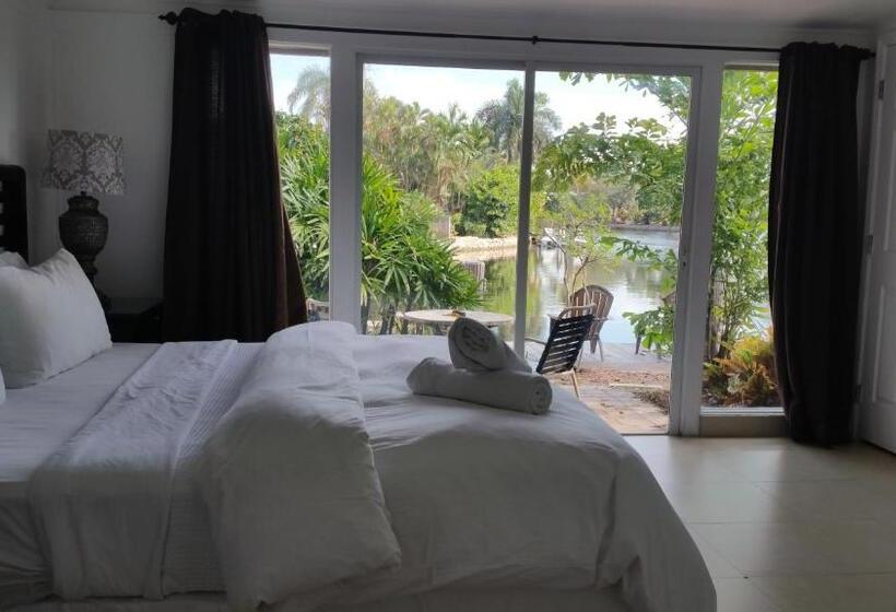 Отель The Cabanas Guesthouse & Spa   Gay Resort Catering To Gay Men