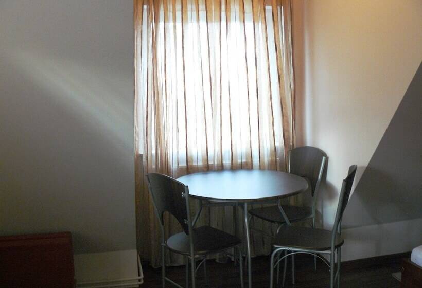 Hotel Villa Rosse Pokoje Goscinne