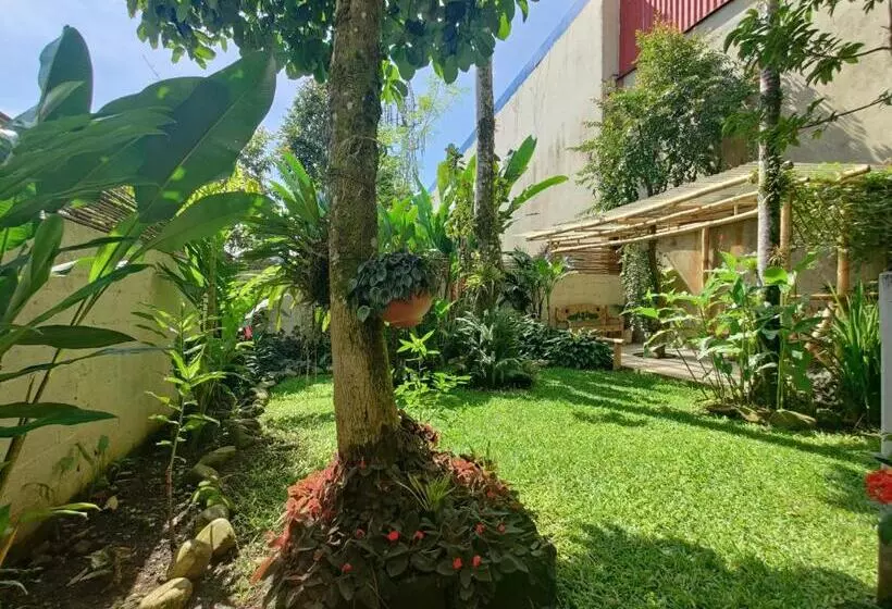 ユースホステル Casa De Lis Hotel & Tourist Info Centre