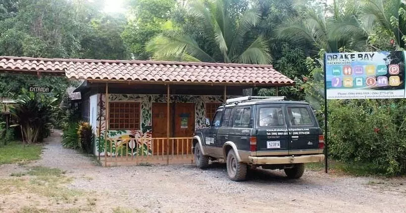 Retkeilymaja Drake Bay Backpackers