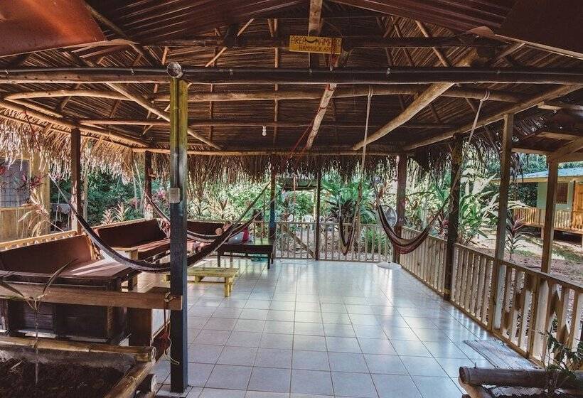 הוסטל Drake Bay Backpackers