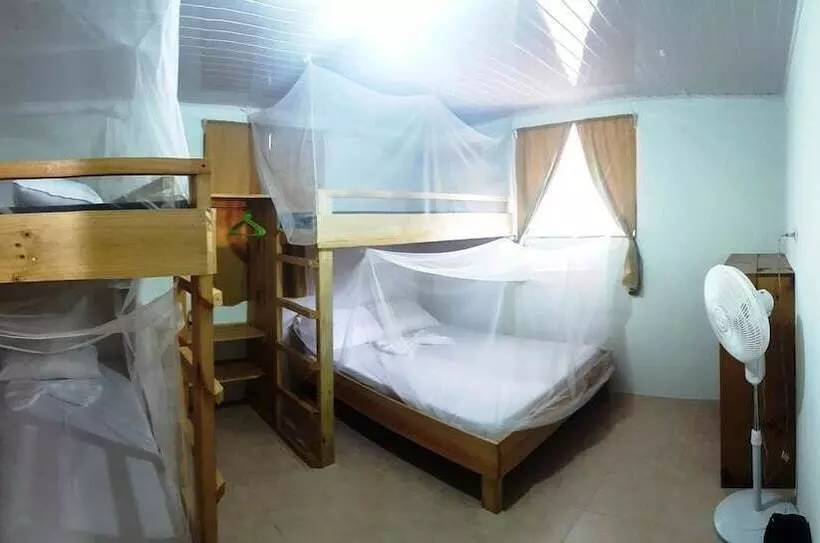 Retkeilymaja Drake Bay Backpackers