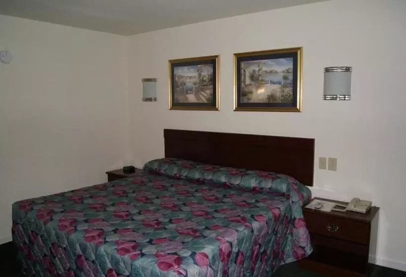 Hotelli American Inn And Suites