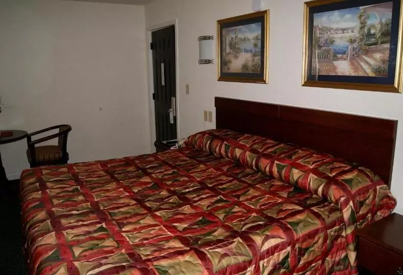 Hotelli American Inn And Suites