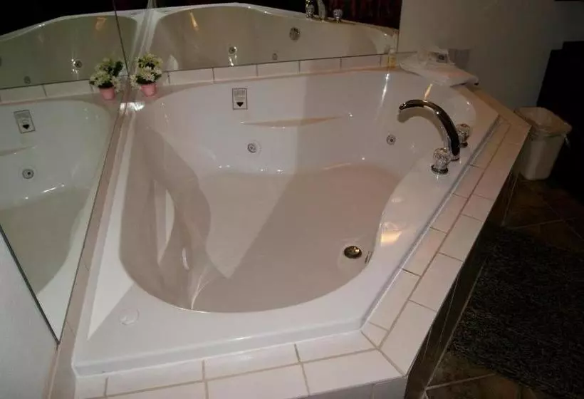 Hotelli American Inn And Suites