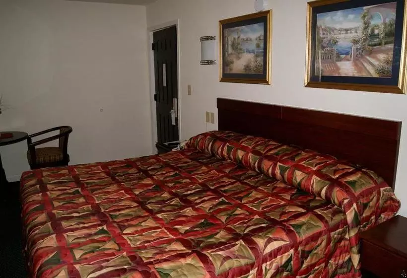 Hotelli American Inn And Suites