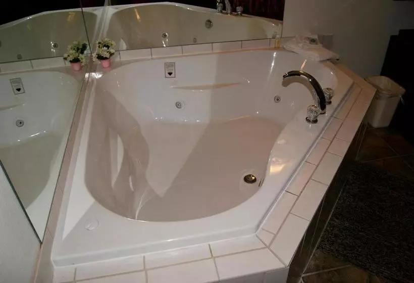 Hotelli American Inn And Suites