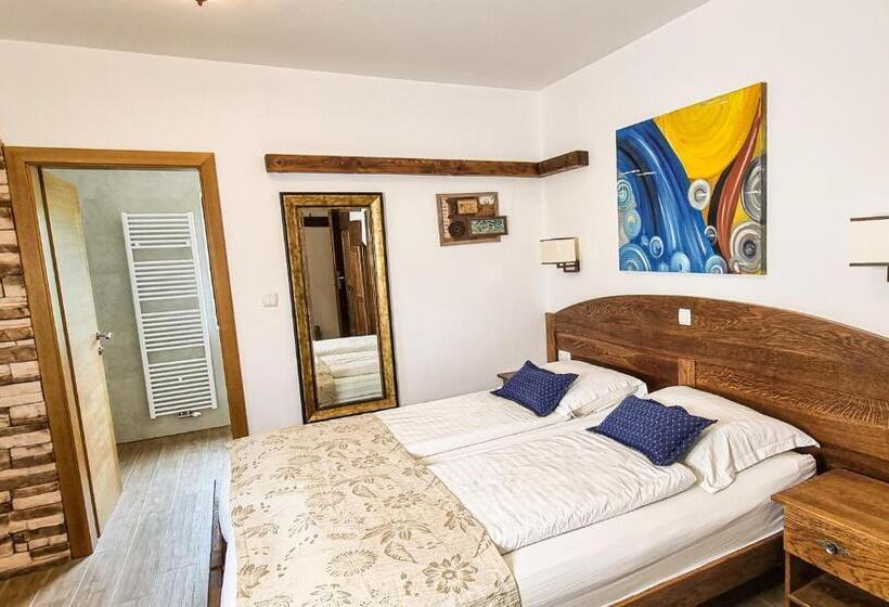 هتل Green Garden Plitvice Lakes