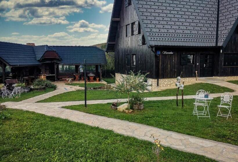 هتل Green Garden Plitvice Lakes