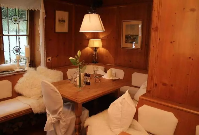 Hotelli Gasthaus Fischerrosl