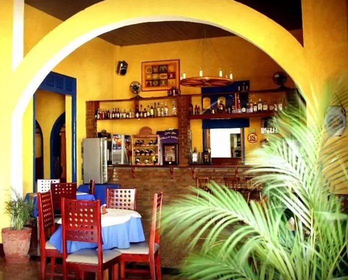 هتل Los Arcos