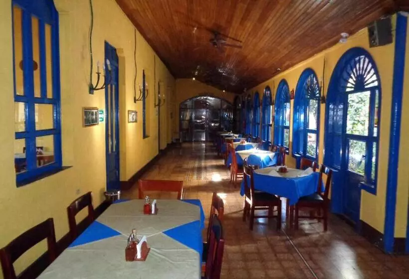 هتل Los Arcos