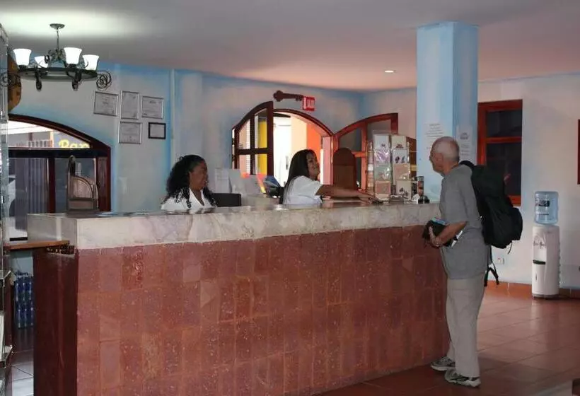 هتل Los Arcos
