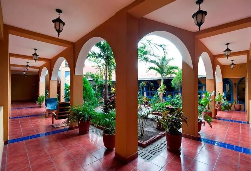 هتل Los Arcos