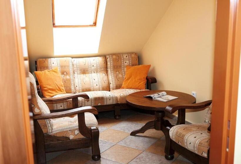 בית מלון כפרי Pelikán