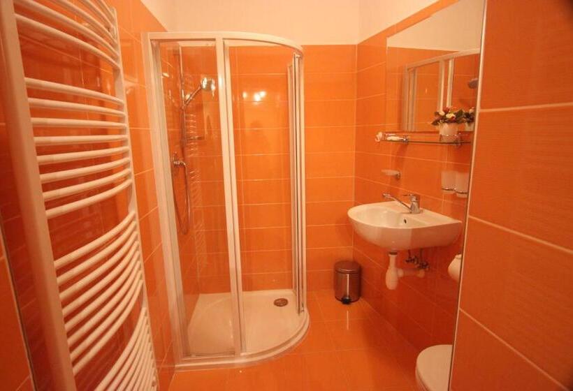 בית מלון כפרי Pelikán