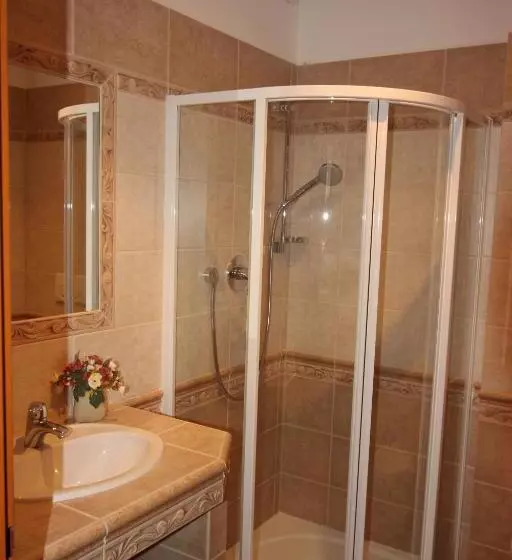 ホテル Pelikán