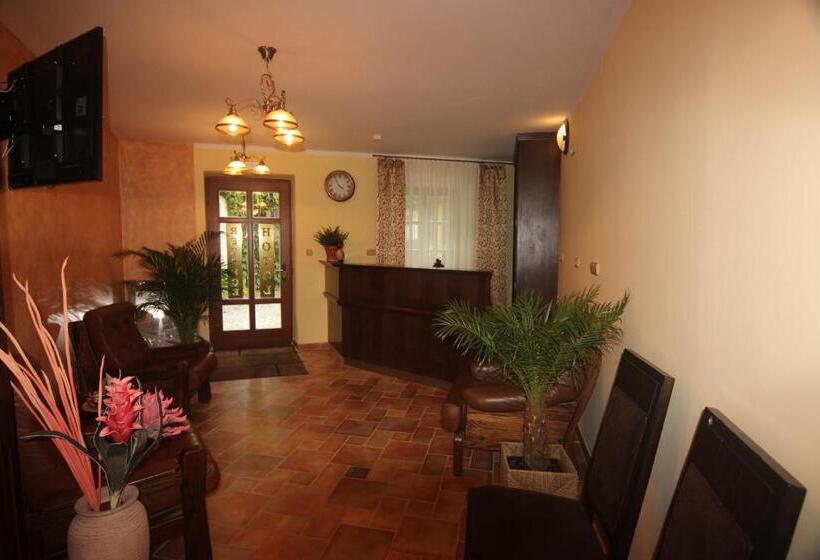 בית מלון כפרי Pelikán