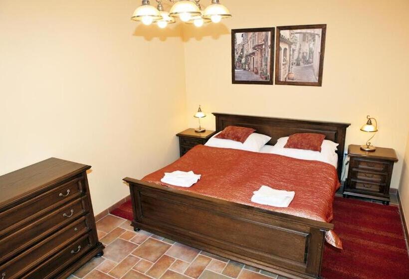 בית מלון כפרי Pelikán