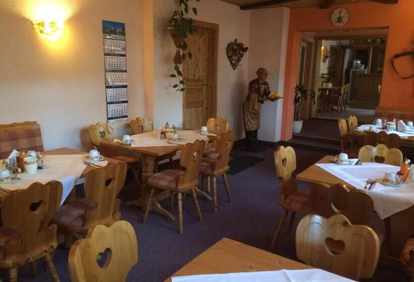 Отель Pension Zum Bauernstübl