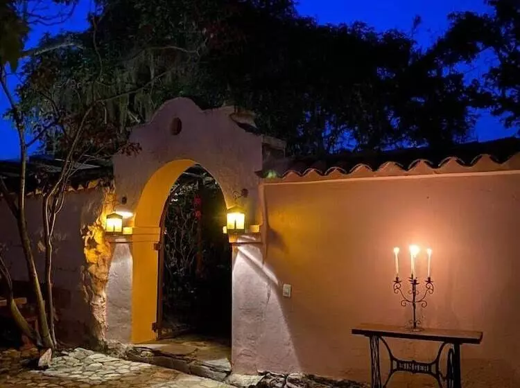 هتل Plazuela De San Agustín