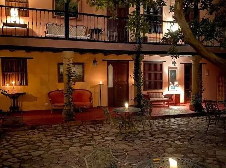 هتل Plazuela De San Agustín