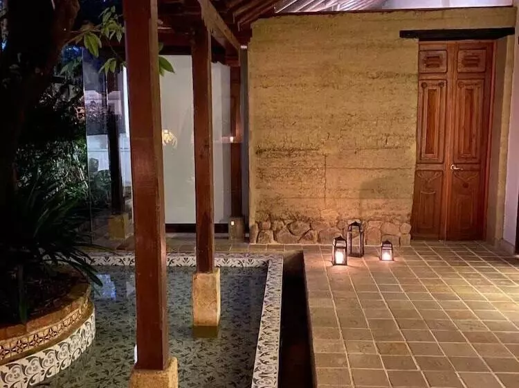 هتل Plazuela De San Agustín