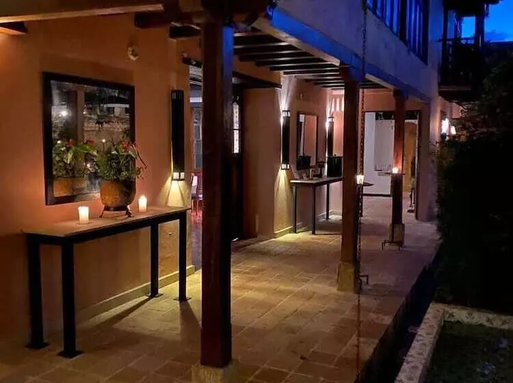 هتل Plazuela De San Agustín