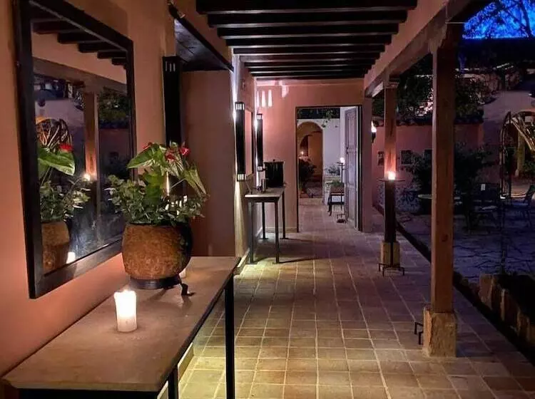 هتل Plazuela De San Agustín
