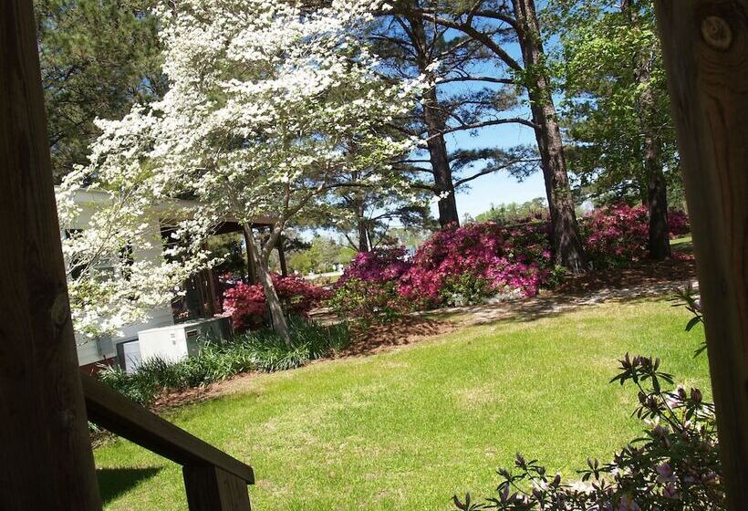 Отель The White House On Freedom Way