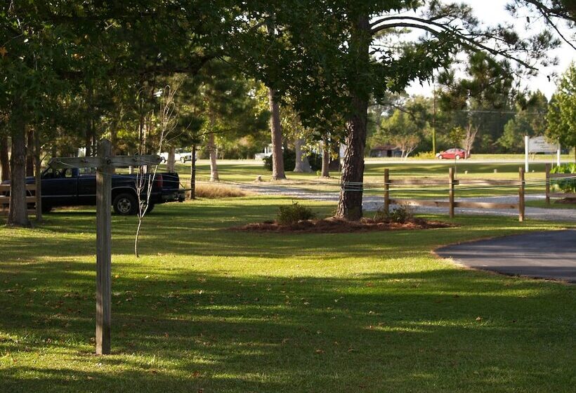 Отель The White House On Freedom Way