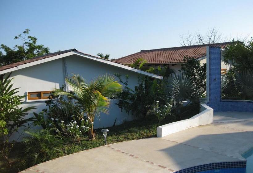 فندق Three Monkeys