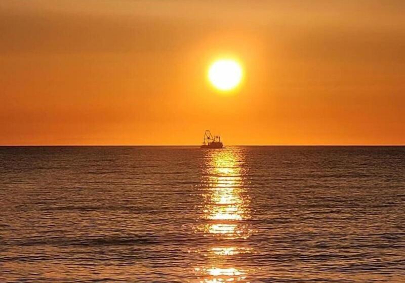 Hotel Tidal Watch Inn