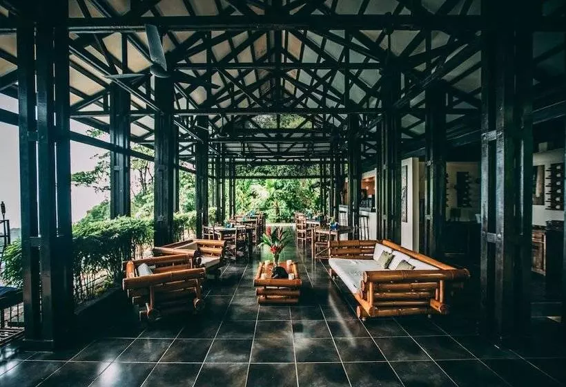 ホテル Tiki Villas Rainforest Lodge & Spa