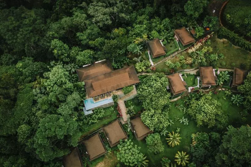 ホテル Tiki Villas Rainforest Lodge & Spa
