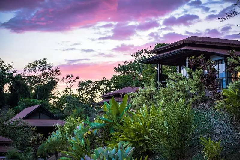 ホテル Tiki Villas Rainforest Lodge & Spa