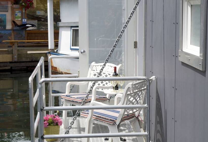בית מלון כפרי A Float Home B&b In Fisherman’s Wharf