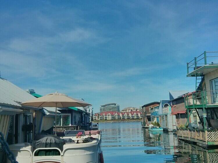 בית מלון כפרי A Float Home B&b In Fisherman’s Wharf