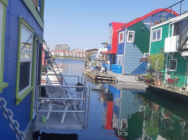 בית מלון כפרי A Float Home B&b In Fisherman’s Wharf