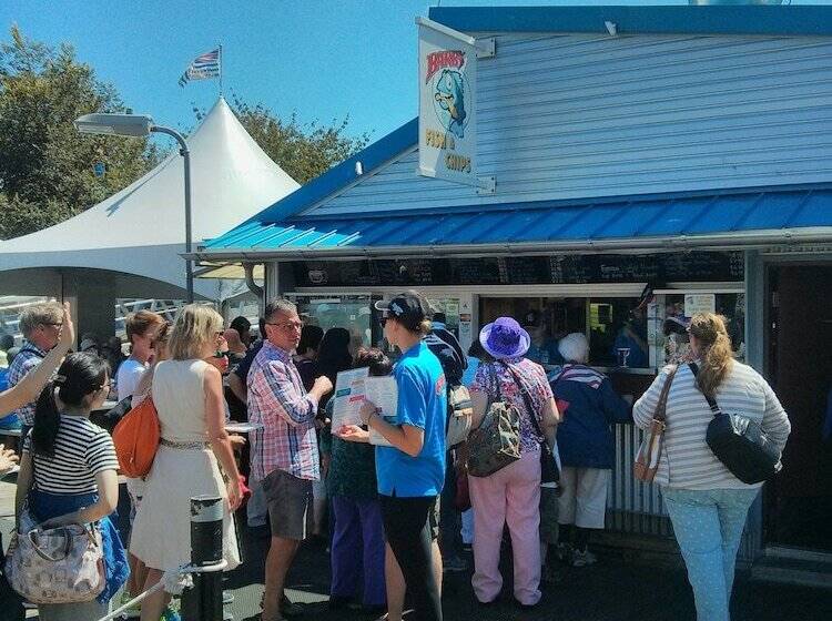 בית מלון כפרי A Float Home B&b In Fisherman’s Wharf