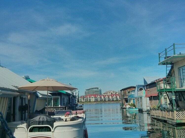 בית מלון כפרי A Float Home B&b In Fisherman’s Wharf