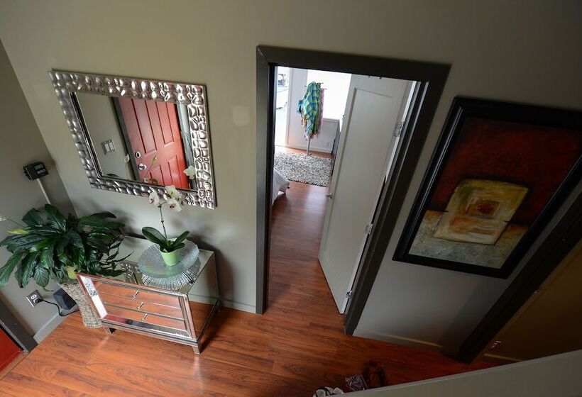 בית מלון כפרי A Float Home B&b In Fisherman’s Wharf