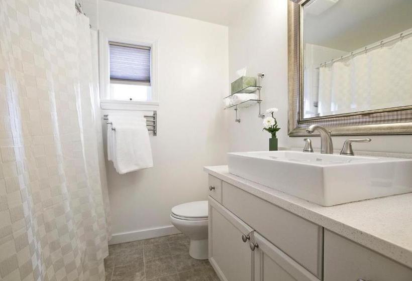 Отель Alma Beach Manor