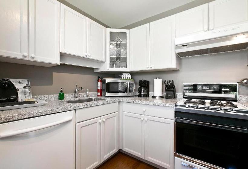 Отель Alma Beach Manor