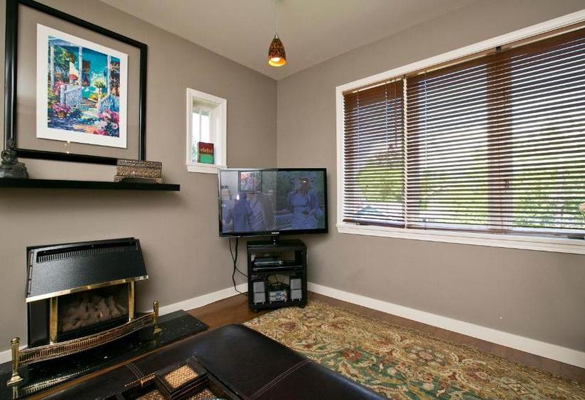 Отель Alma Beach Manor