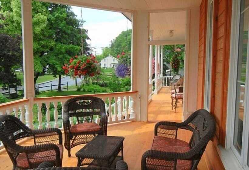 Отель Auberge Du Sault à La Puce